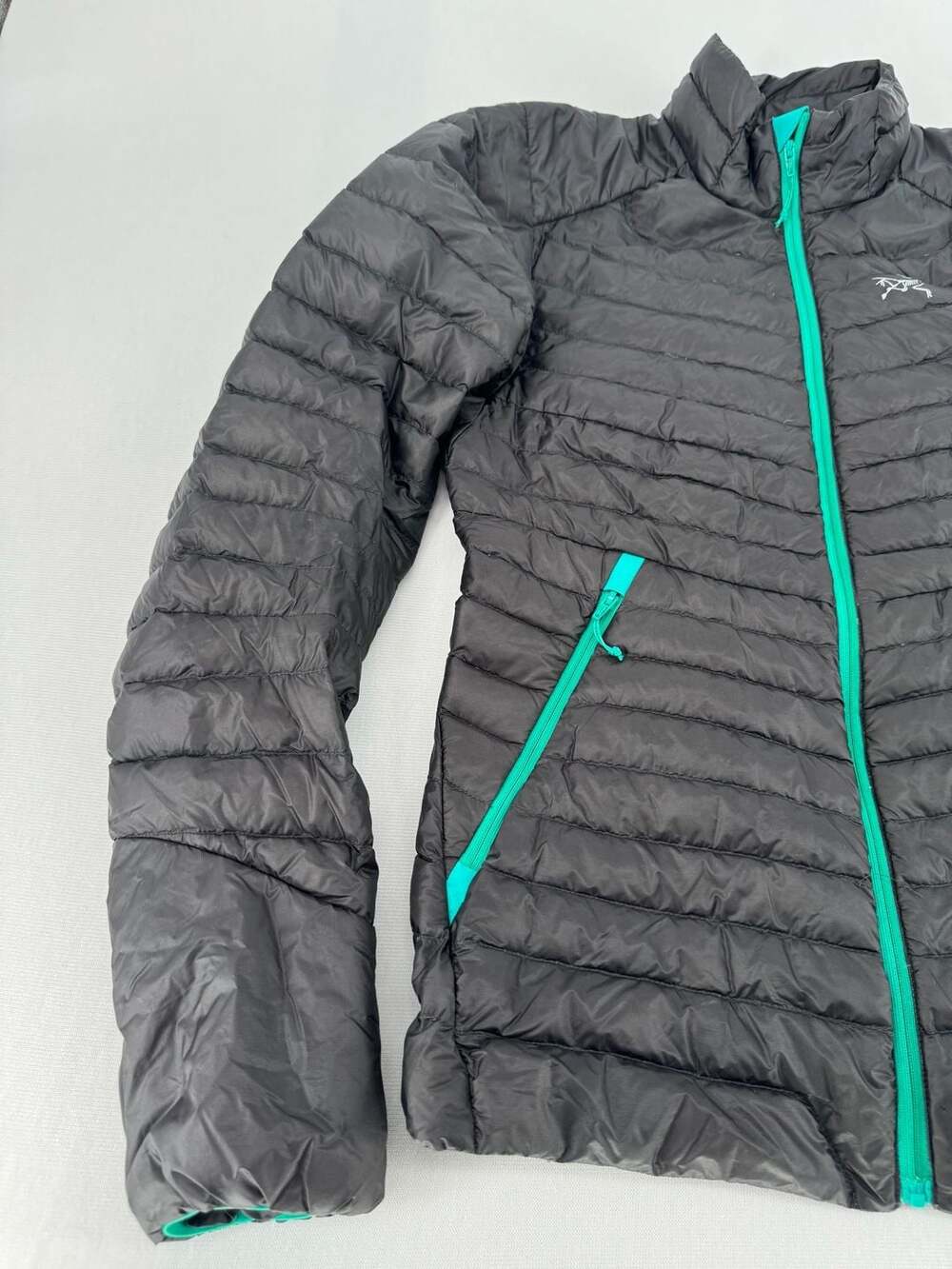 Arc'teryx Women's Quilted Full Zip Puffer Jacket Black with Teal Zippers - Picture 6 of 10